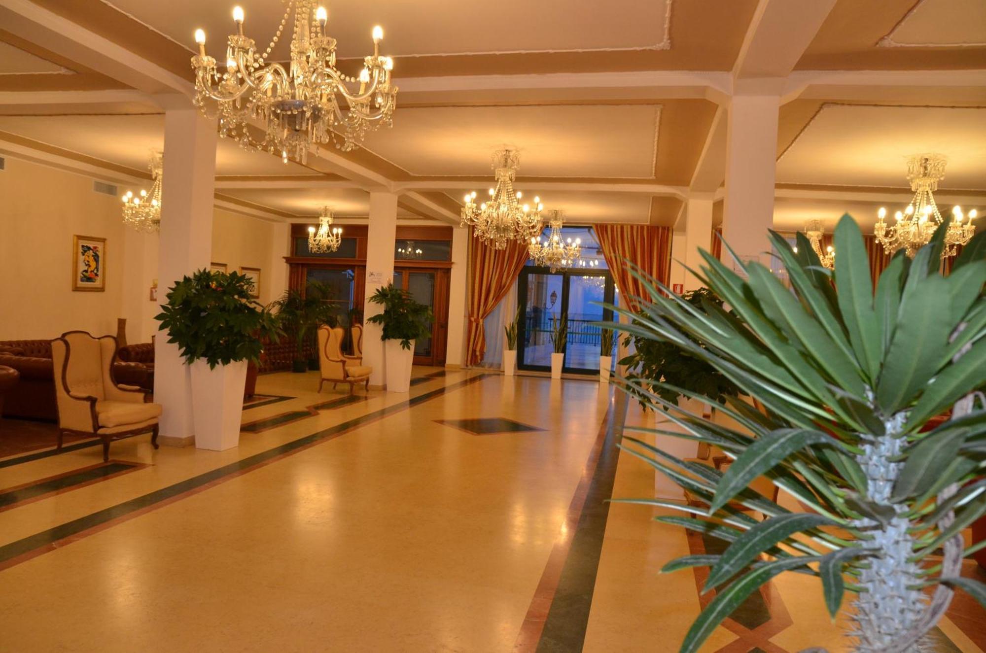 Grand Hotel Montesilvano Marina المظهر الخارجي الصورة